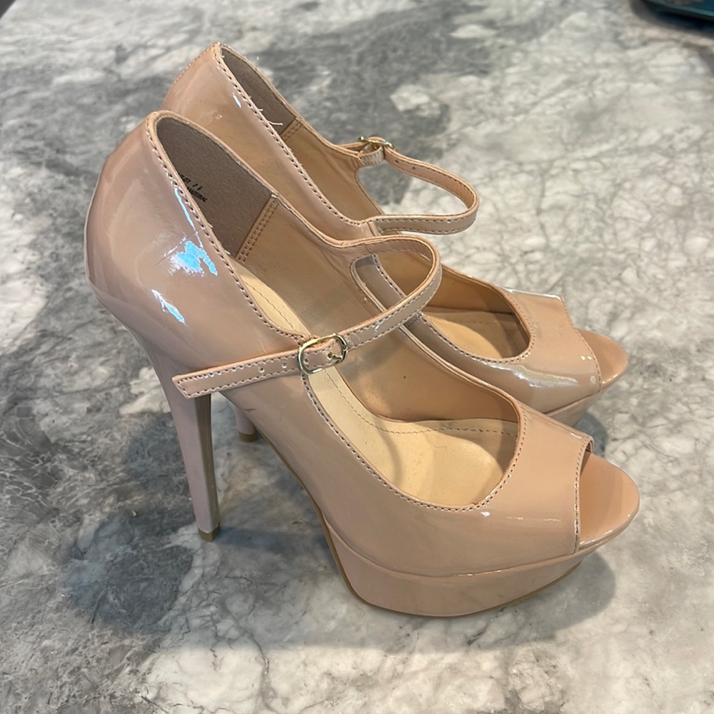 Anne Michelle Platform Pumps